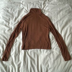 Brown Long Sleeve Light Turtleneck Top